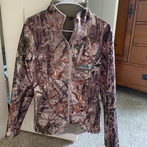 Cabelas women’s small camo jacket